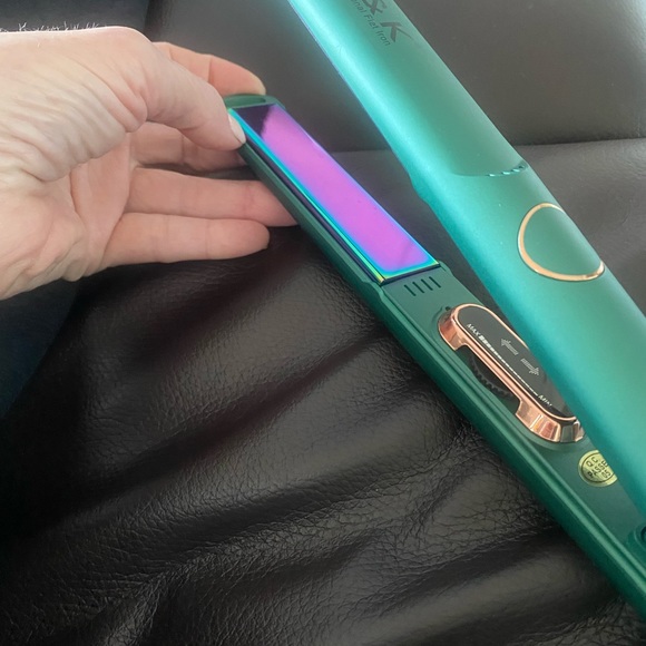 K&K Flat Iron, 1.75 inch Wide Plate,, Dual Voltage NEW- No BOX, adjustable heat - Picture 5 of 6